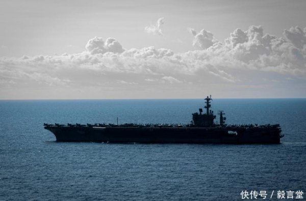 亿米网 美军航母逼近黄岩岛，055率队大胆插入美军舰队，横刀立马给尼米兹号来了个下马威！